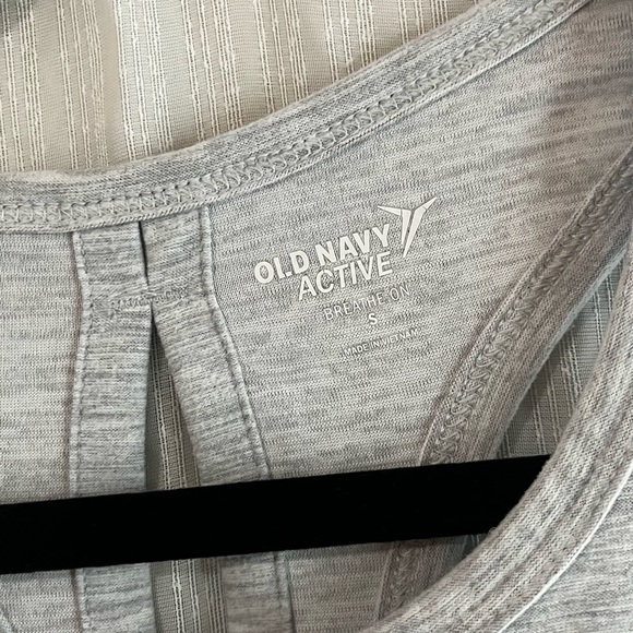 Old Navy Gray Sleeveless Relaxed Tank Top - Picture 3 of 3